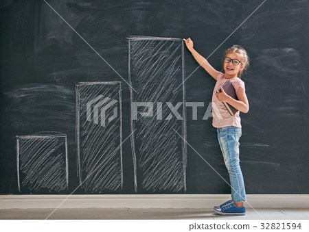 Kid is drawing graphs 32821594