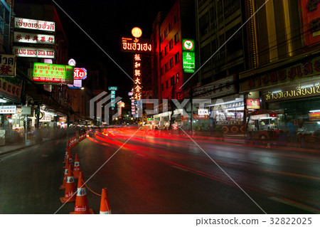 CHINATOWN, BANGKOK, THAILAND - Apr 27, 2017 CHINATOWN, BANGKOK, THAILAND - Apr 27, 2017 32822025