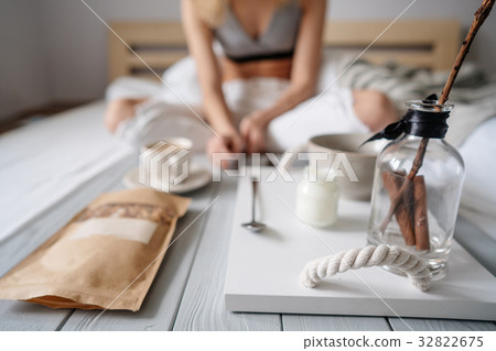 Woman eating cereals in bed 32822675