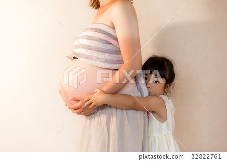 Daughter and maternity photo 32822761