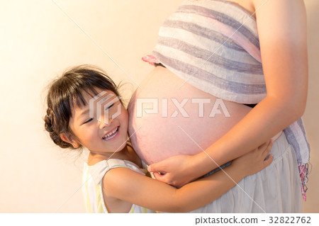 女兒和產婦照片 32822762