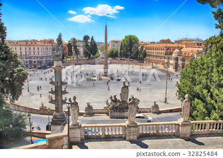 Piazza del Popolo (People's Square) in Rome, Italy 32825484