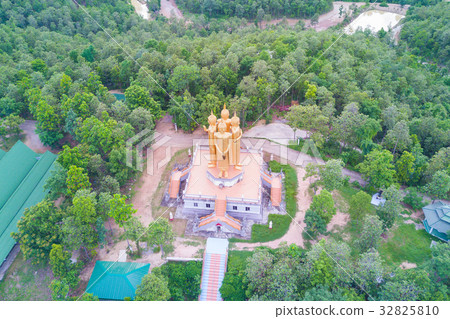 Aerial view of Wat Doi Sapphanyu temple  Aerial view of Wat Doi Sapphanyu temple  32825810
