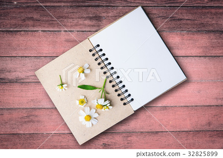 top view image of open notebook with blank pages  32825899