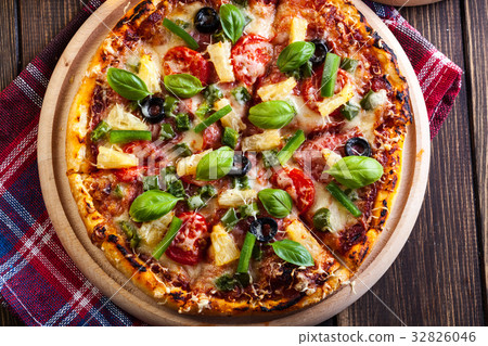 Fresh baked pizza hawaii Fresh baked pizza hawaii 32826046