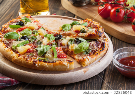 Fresh baked pizza hawaii Fresh baked pizza hawaii 32826048