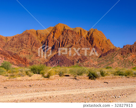 Red rocks of Tupiza Red rocks of Tupiza 32827913