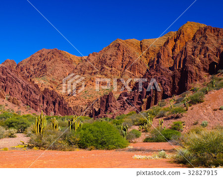 Red rocks of Tupiza 32827915