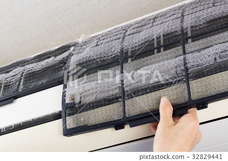 塵土飛揚的空調過濾器 32829441