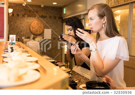 Inbound tourist image Inbound tourist image 32830936