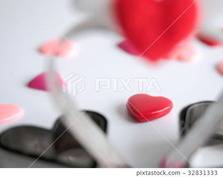 Soft red heart 32831333