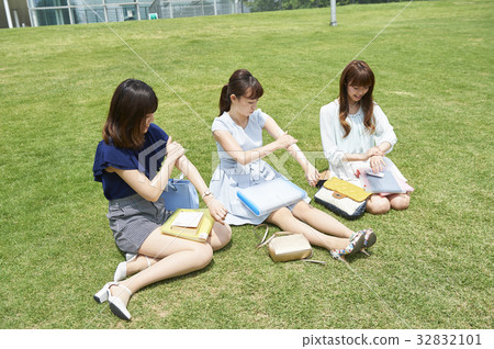 Women's College Women's College 32832101