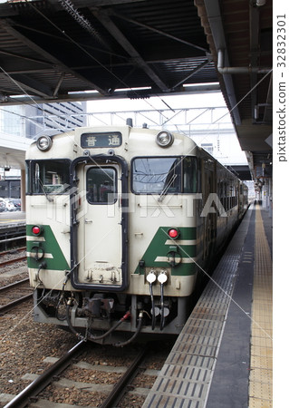 Oshika Line Kiha 40 32832301