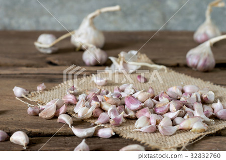 garlic on old wooden table with old wallpaper garlic on old wooden table with old wallpaper 32832760