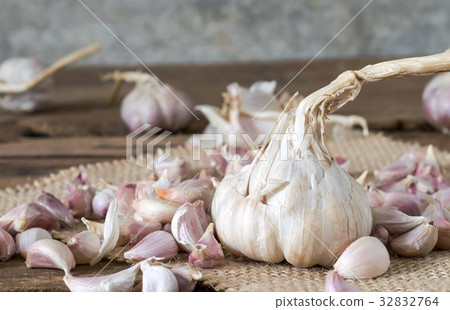 garlic on old wooden table with old wallpaper garlic on old wooden table with old wallpaper 32832764