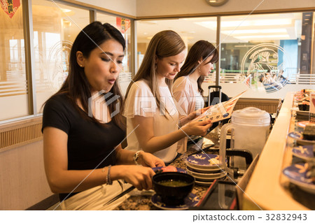 Inbound tourist image 32832943