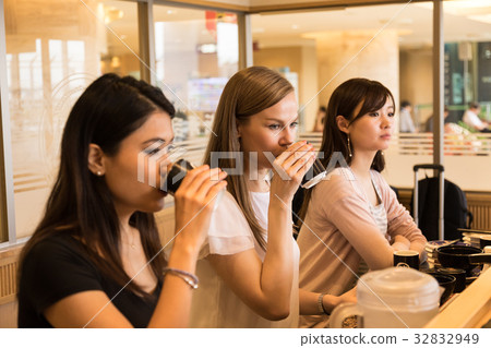 Inbound tourist image Inbound tourist image 32832949