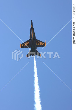 US Navy Blue Angels F / A-18D Hornet fighter attack aircraft flying acrobatics with smoke US Navy Blue Angels F / A-18D Hornet fighter attack aircraft flying acrobatics with smoke 32834083
