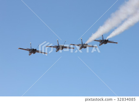 US Navy Blue Angels F / A-18 Hornet battle attack aircraft flying acrobat while smoking US Navy Blue Angels F / A-18 Hornet battle attack aircraft flying acrobat while smoking 32834085