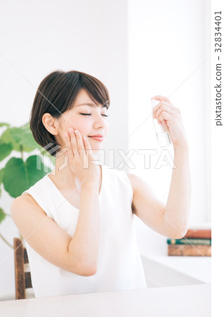 Woman skin care image 32834401