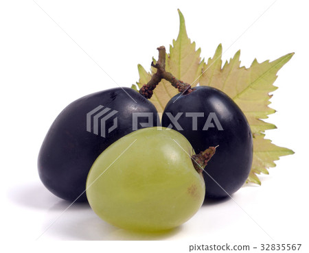 green and blue grapes with leaf isolated on white 32835567