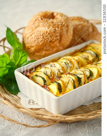 西葫蘆配土豆和迷迭香法蘭絨（垂直向上） 32836500