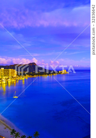 夏威夷威基基海灘的晚上風景 夏威夷威基基海灘的晚上風景 32836642