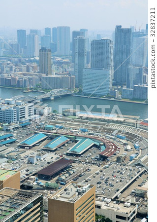 Tokyo Tsukiji and the city 32837211
