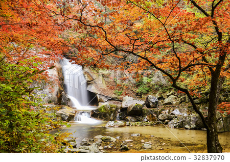 Bangdong valley, Bang Tae San, Inje County, Gangwon Province, Korea Bangdong valley, Bang Tae San, Inje County, Gangwon Province, Korea 32837970