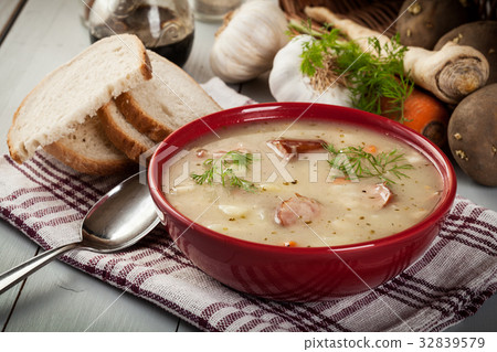 Sour soup made of rye flour 32839579