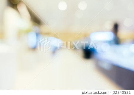 Abstract blur and defocused of derpartment store 32840521