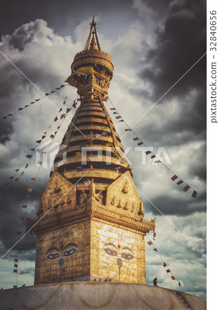 Bodhnath stupa 32840656