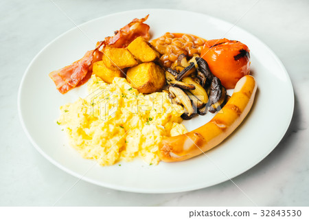 English breakfast dish English breakfast dish 32843530