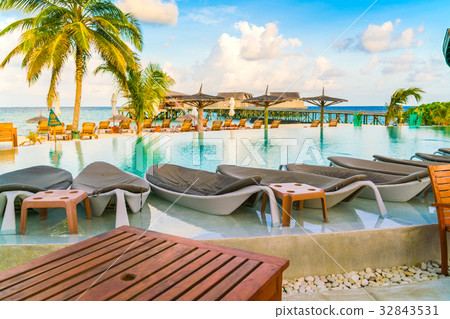 Table and chairs at restaurant in tropical Maldives island . Table and chairs at restaurant in tropical Maldives island . 32843531