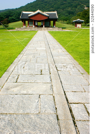Yeongneung (Historic Site No. 204), Seongbuk-gu, Seoul, Korea 32844090