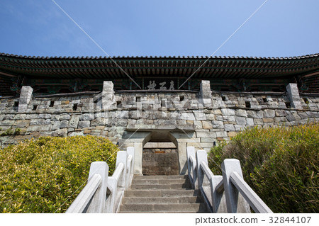 Jinju castle, Hwaseong Fortress, Jinju city, Gyeongnam, Korea Jinju castle, Hwaseong Fortress, Jinju city, Gyeongnam, Korea 32844107