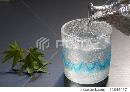 倒泡盛酒(琉球玻璃) 倒泡盛酒(琉球玻璃) 32844457