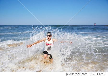 年輕人，Gyeongpo海灘，江陵，江原道，韓國 32844742