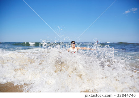 Young man, Gyeongpo beach, Gangneung, Gangwon-do, Korea 32844746