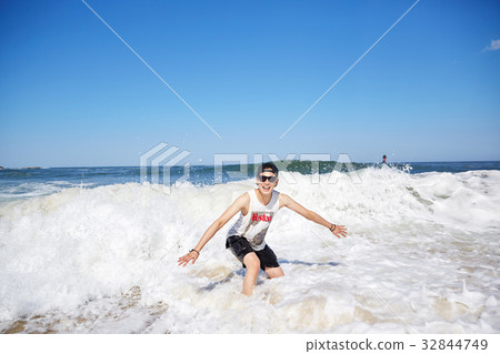 Young man, Gyeongpo beach, Gangneung, Gangwon-do, Korea 32844749