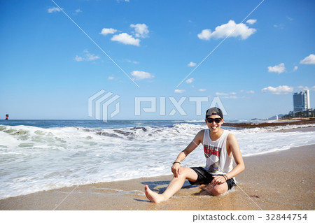 Young man, Gyeongpo beach, Gangneung, Gangwon-do, Korea Young man, Gyeongpo beach, Gangneung, Gangwon-do, Korea 32844754