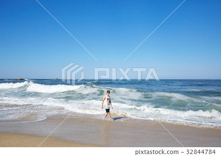 Young man, Gyeongpo beach, Gangneung, Gangwon-do, Korea 32844784