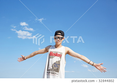 Young man, Gyeongpo beach, Gangneung, Gangwon-do, Korea 32844802