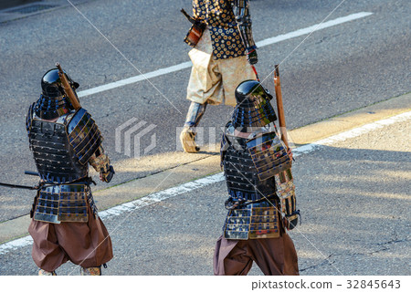 Armored flashlight 32845643