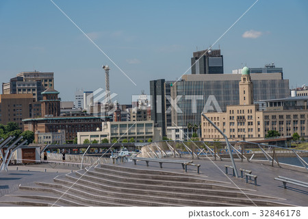 A view of the large pier Guide map of Yokohama three towers 32846178