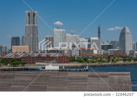 Landscape of Minato Mirai seen from the Great Pier Landscape of Minato Mirai seen from the Great Pier 32846207