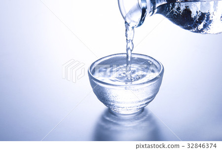 倒冷清酒 倒冷清酒 32846374