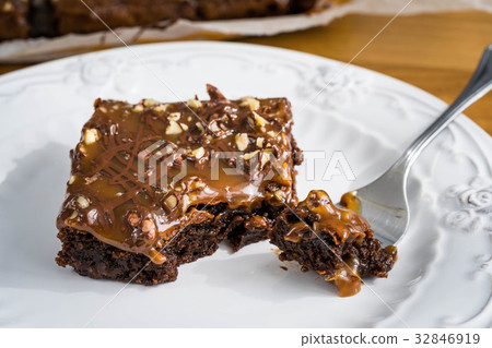 Brownies with nuts and salted caramel. 32846919