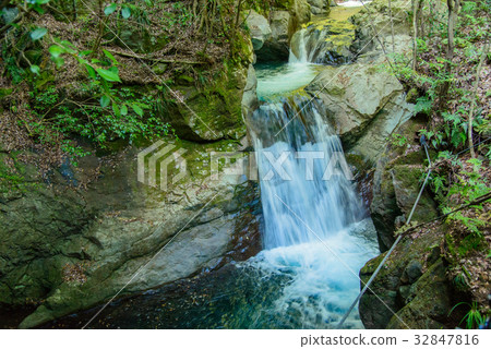 Kawazu Nanataki shrimp waterfall 32847816