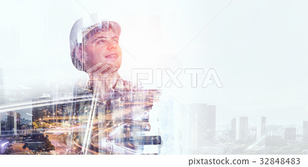 Builder man against cityscape 32848483